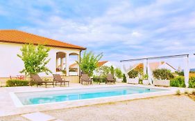 Villa Sunny Garden With Private Heated Pool